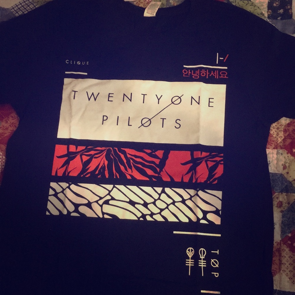 Brand new with tag Twenty one pilots shirt